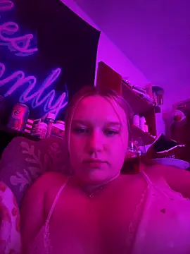 Snapshot of itssmequinn chatting on July 2026 02:33:01 AM itssmequinn online show from July 2026 02:33:01 AM