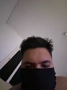 Zbear18 online show from August 2026 09:28:01 PM