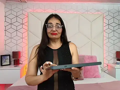 VickyBellmont online show from August 2026 07:38:01 PM