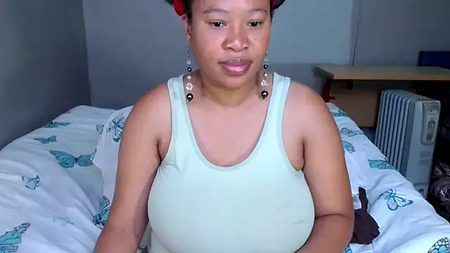 Snapshot of BigAreola26 chatting on January 2025 09:03:01 AM BigAreola26 online show from January 2025 09:03:01 AM