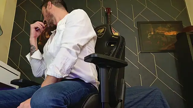 ChrisKox online show from April 2026 07:00:01 PM