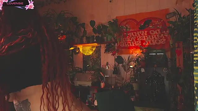 Dead Butterfly online show from November 2025 03:34:01 AM