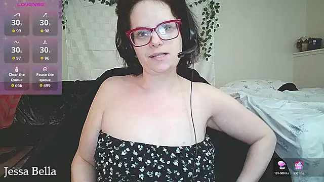 Snapshot of JessaBella chatting on May 2026 11:28:01 AM JessaBella online show from May 2026 11:28:01 AM