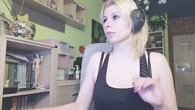 karmija online show from April 2026 09:59:01 PM