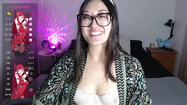 Snapshot of Ninimoon chatting on October 2025 02:32:01 AM Ninimoon online show from October 2025 02:32:01 AM