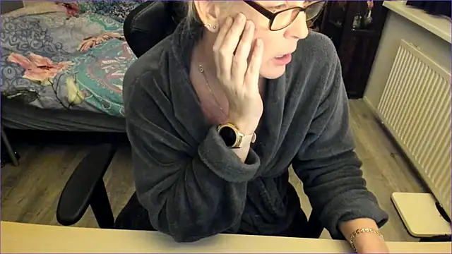 minoesje37 online show from December 2024 08:33:02 PM