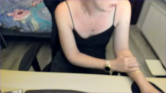 minoesje37 online show from December 2024 08:37:02 PM