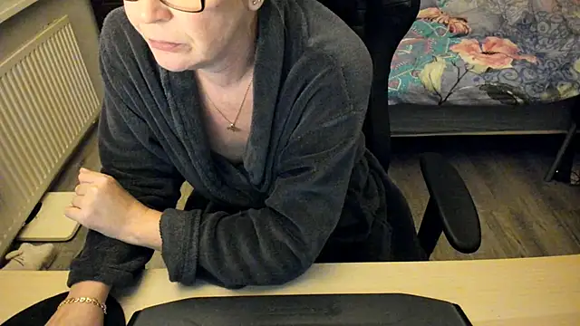 minoesje37 online show from January 2025 08:26:02 PM