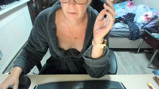 minoesje37 online show from September 2025 07:30:02 PM