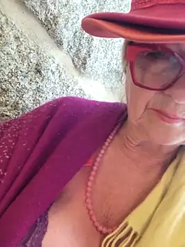 Snapshot of MucMilf59 chatting on May 2026 10:22:01 AM MucMilf59 online show from May 2026 10:22:01 AM