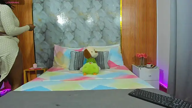 Snapshot of Angeluzii chatting on December 2025 04:46:02 PM Angeluzii online show from December 2025 04:46:02 PM