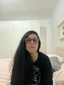 crudeliafrancy online show from April 2026 06:37:01 PM