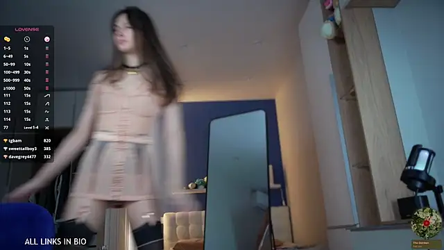 Snapshot of LAUREL_HAZEL chatting on February 2025 10:00:02 PM LAUREL HAZEL online show from February 2025 10:00:02 PM