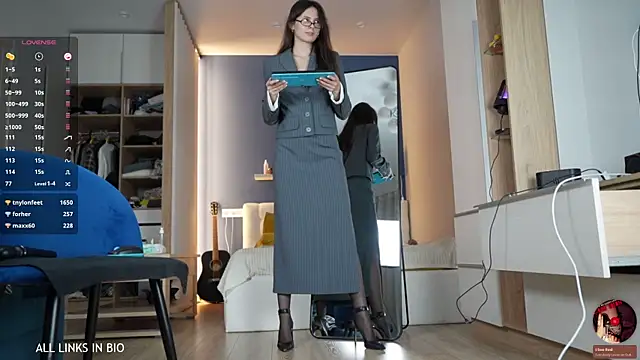 Snapshot of LAUREL_HAZEL chatting on March 2025 10:13:02 PM LAUREL HAZEL online show from March 2025 10:13:02 PM