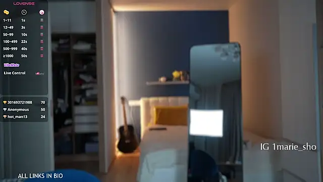 Snapshot of LAUREL_HAZEL chatting on October 2025 01:15:02 AM LAUREL HAZEL online show from October 2025 01:15:02 AM