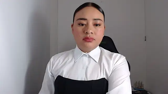 Snapshot of ReyleDoll chatting on December 2024 08:44:01 PM ReyleDoll online show from December 2024 08:44:01 PM