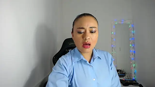 Snapshot of ReyleDoll chatting on January 2025 09:37:01 PM ReyleDoll online show from January 2025 09:37:01 PM