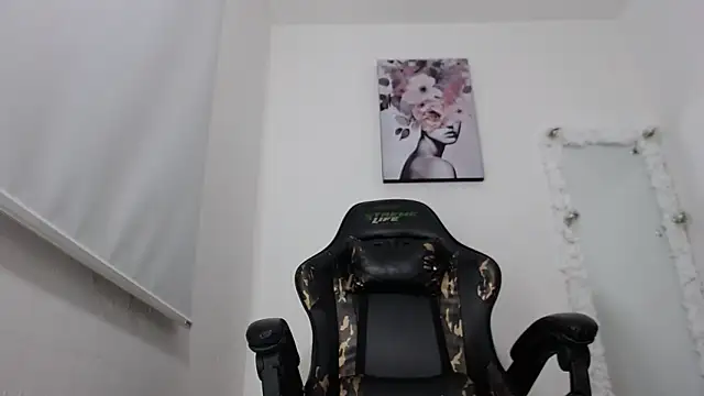 Snapshot of ReyleDoll chatting on January 2025 11:13:02 PM ReyleDoll online show from January 2025 11:13:02 PM