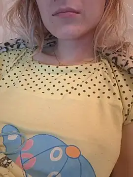 YogisticJuli666 online show from September 2025 07:46:01 PM