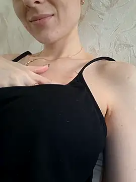 YogisticJuli666 online show from October 2025 06:33:01 AM