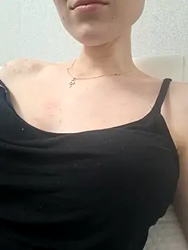 YogisticJuli666 online show from October 2025 05:19:01 AM