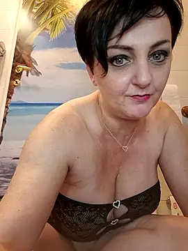 lucillabollente online show from November 2025 05:55:02 PM