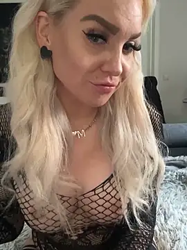 Snapshot of MIA-XXX chatting on October 2025 12:46:01 PM MIA-XXX online show from October 2025 12:46:01 PM