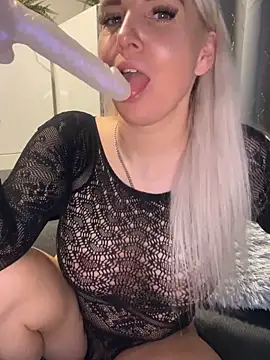 Snapshot of MIA-XXX chatting on November 2025 05:35:01 PM MIA-XXX online show from November 2025 05:35:01 PM