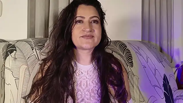 Snapshot of DeesseLuxure chatting on January 2026 06:18:02 AM DeesseLuxure online show from January 2026 06:18:02 AM