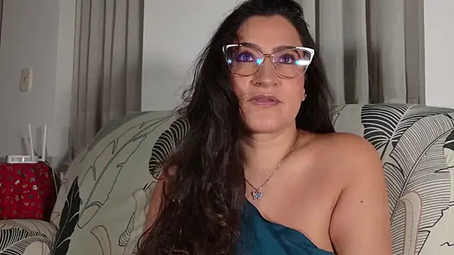 Snapshot of DeesseLuxure chatting on February 2026 05:59:02 AM DeesseLuxure online show from February 2026 05:59:02 AM