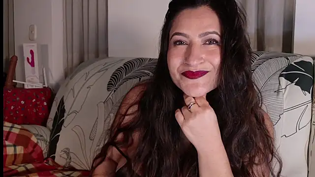 Snapshot of DeesseLuxure chatting on February 2026 06:45:02 AM DeesseLuxure online show from February 2026 06:45:02 AM