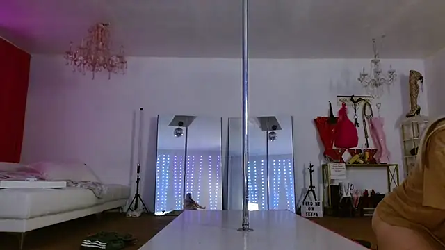 Snapshot of Sweet-Ginger chatting on January 2025 11:06:01 PM Sweet-Ginger online show from January 2025 11:06:01 PM