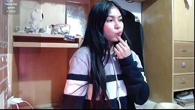 evolet01 online show from April 2026 02:04:01 AM