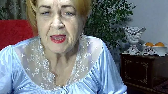 Emma52610 online show from December 2024 05:18:02 PM