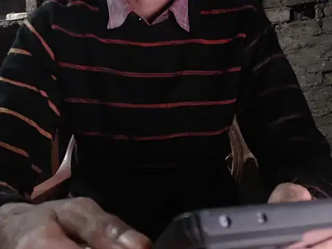 Snapshot of ThethunderPo chatting on December 2024 12:33:01 PM ThethunderPo online show from December 2024 12:33:01 PM