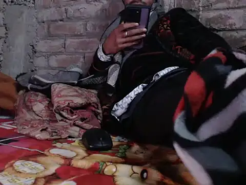 Snapshot of ThethunderPo chatting on January 2025 01:33:01 AM ThethunderPo online show from January 2025 01:33:01 AM