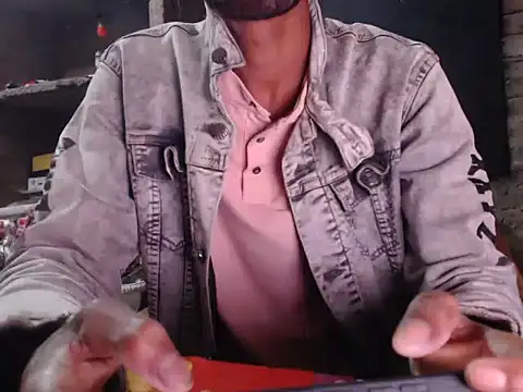 Snapshot of ThethunderPo chatting on February 2025 03:10:01 PM ThethunderPo online show from February 2025 03:10:01 PM