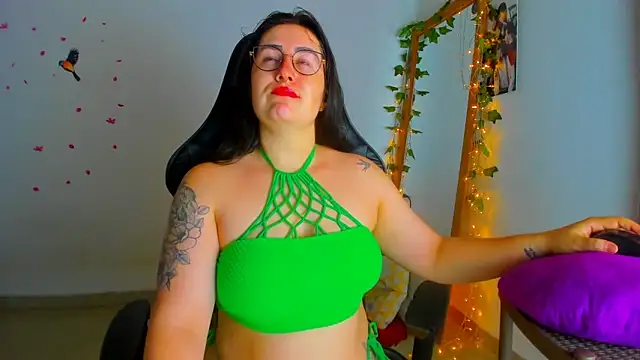 Susan Foxx online show from November 2025 07:02:02 PM