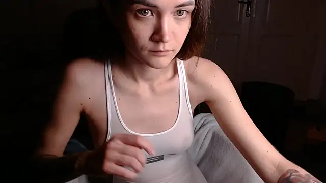 Snapshot of EvelynGG chatting on December 2024 01:40:02 PM EvelynGG online show from December 2024 01:40:02 PM