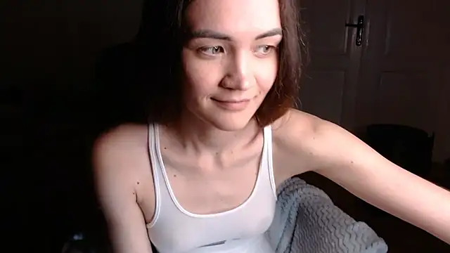 Snapshot of EvelynGG chatting on January 2025 12:48:01 PM EvelynGG online show from January 2025 12:48:01 PM