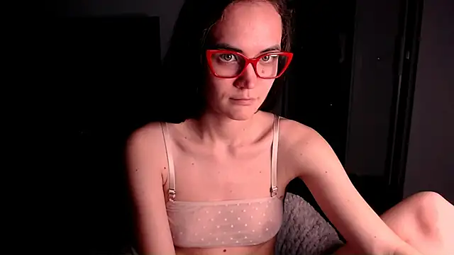 EvelynGG online show from April 2026 06:57:01 PM