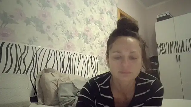 LindaStarS online show from October 2025 06:19:02 PM