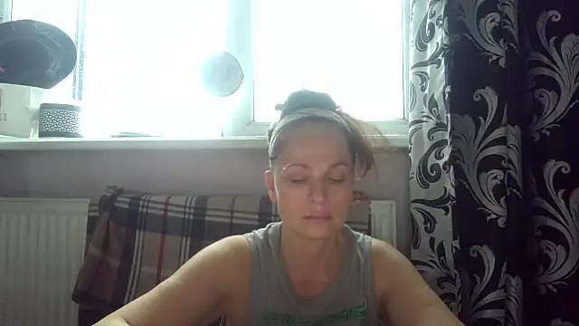 LindaStarS online show from June 2026 04:45:01 PM