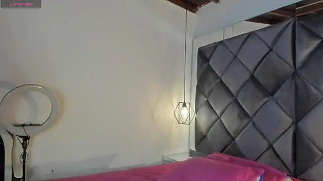 moonsweet1 online show from November 2025 11:32:02 AM