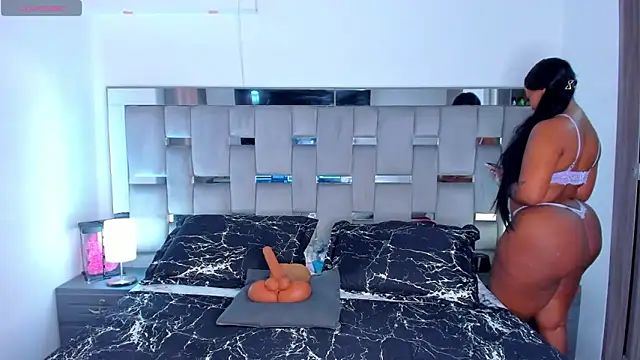 Snapshot of Cammiila chatting on March 2026 01:40:02 PM Cammiila online show from March 2026 01:40:02 PM