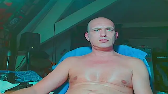 maxhard77 online show from May 2026 10:33:02 PM