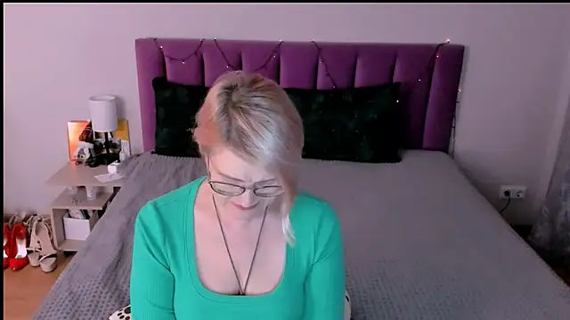 sabrinamacmarren online show from December 2025 02:46:01 PM