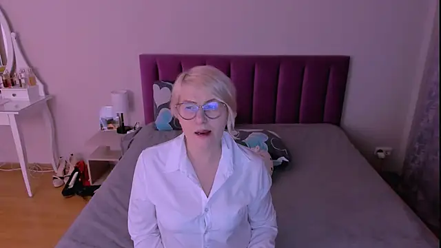 sabrinamacmarren online show from February 2026 08:34:02 PM