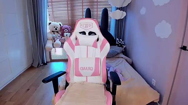 MiaSilkX online show from March 2026 08:10:01 AM