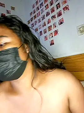 Snapshot of Artinah22 chatting on December 2024 07:22:01 PM Artinah22 online show from December 2024 07:22:01 PM